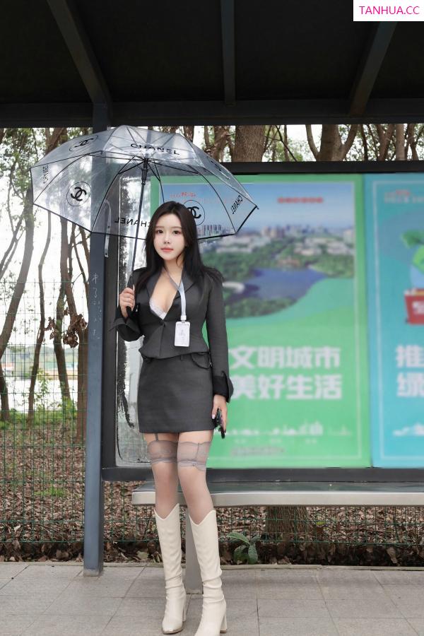   [XiuRen]高清写真图 2024.12.13 No.9595 小薯条nienie 丝袜美腿第9张图片